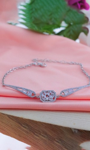 Dikdörtgen Model Baget Zirkon Taşlı Gümüş Bileklik 