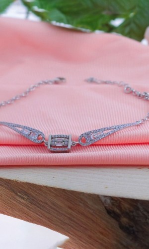 Dikdörtgen Model Baget Zirkon Taşlı Gümüş Bileklik 