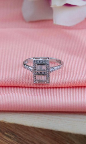 Dikdörtgen Model Baget Zirkon Taşlı Gümüş Yüzük