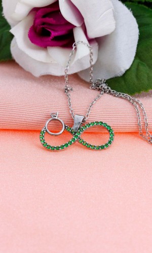 Sonsuzluk Tektaş Model Zümrüt ve Zirkon Taşlı Gümüş Kolye