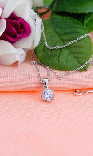 Tektaş Model Zirkon Taşlı Gümüş Kolye