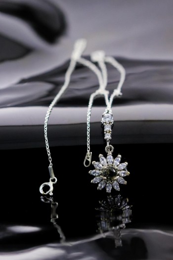 Zultanit Taşlı Lotus Model Zikon Gümüş Kolye Ucu