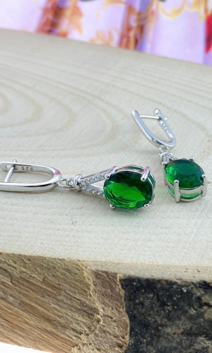 Zümrüt Taşlı Elips Model Zirkon Gümüş Küpe