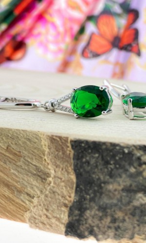 Zümrüt Taşlı Elips Model Zirkon Gümüş Küpe