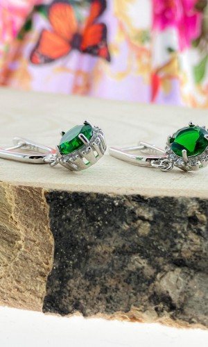 Zümrüt Taşlı Yuvarlak Model Zirkon Gümüş Küpe 