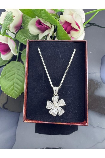 925 ayar 5yapraklı çiçek motifli telkari gümüş kolye