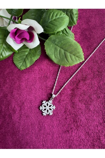 925 ayar kar tanesi desenli zirkon taşlı gümüş kolye