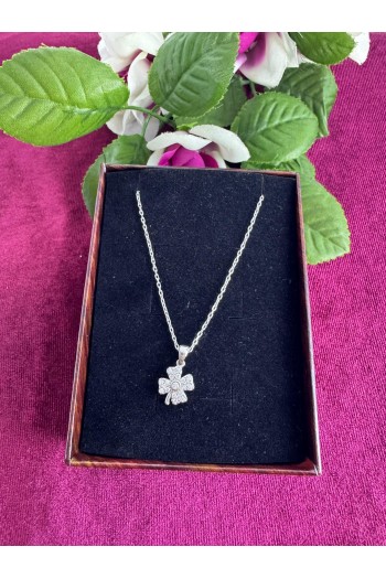 925 ayar yonca tasarımlı zirkon taşlı gümüş kolye