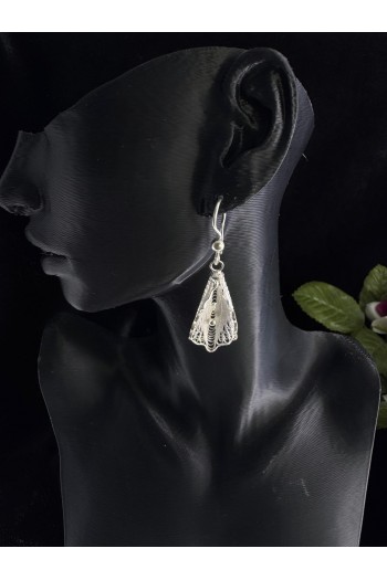 Antoryum çiçeği desenli sallantılı model el işi telkari gümüş küpe 