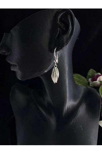 Gül desenli sallantılı model el işi telkari gümüş küpe 