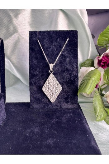 içi dolu piramit motifi el işi telkari gümüş kolye