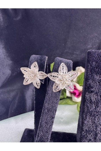 Lilyum çiçeği motifi çivili model el işi telkari gümüş küpe 