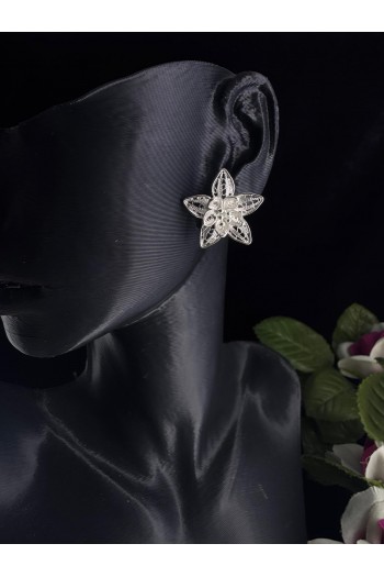 Lilyum çiçeği motifi çivili model el işi telkari gümüş küpe 