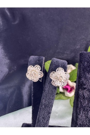 minik papatya motifi çivili model el işi telkari gümüş küpe 