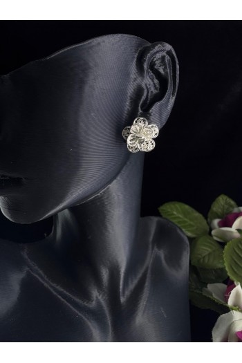 minik papatya motifi çivili model el işi telkari gümüş küpe 