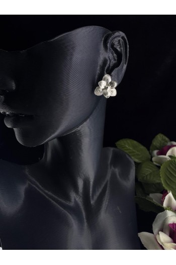 Nilüfer çiçeği motifi çivili model el işi telkari gümüş küpe 