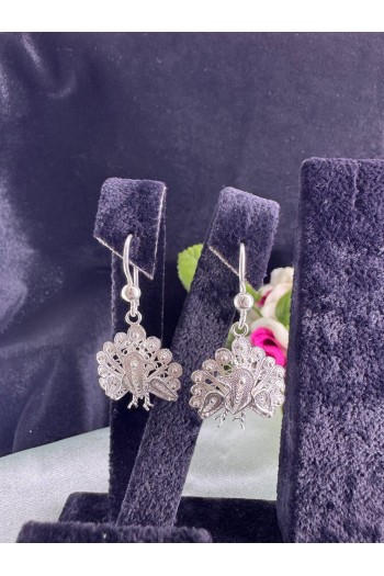 Tavus kuşu model sallantılı model el işi telkari gümüş küpe 