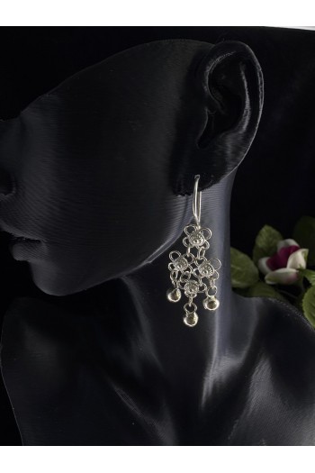 üçgen model kişniş motifi sallantılı model el işi telkari gümüş küpe 