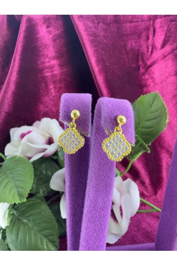 Yonca tasarım 925 ayar zirkon taşlı altın suyu kaplama gümüş küpe