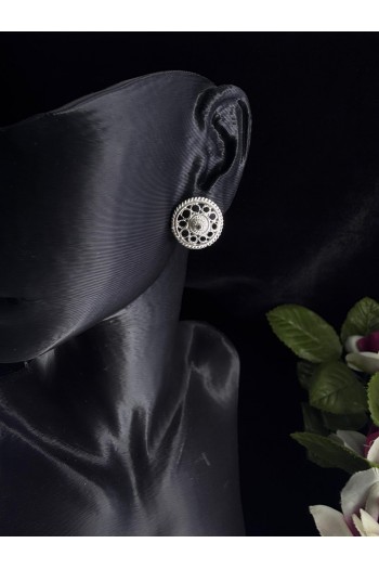 yuvarlak desenli çivili model el işi telkari gümüş küpe 