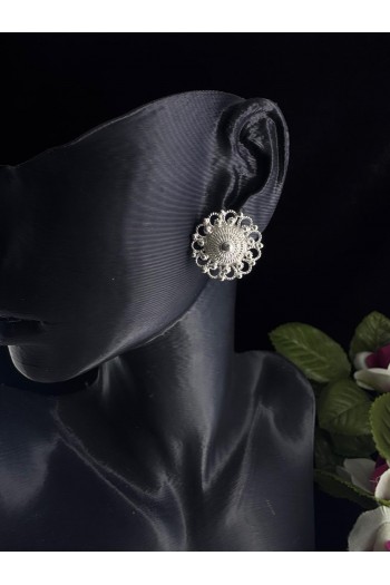 yuvarlak motifi çivili model el işi telkari gümüş küpe 